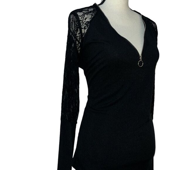 Ribbed Lace Contrast Blouse - Picture 6 of 9